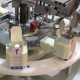 Vertical Cartoner With Automatic Bottle Load