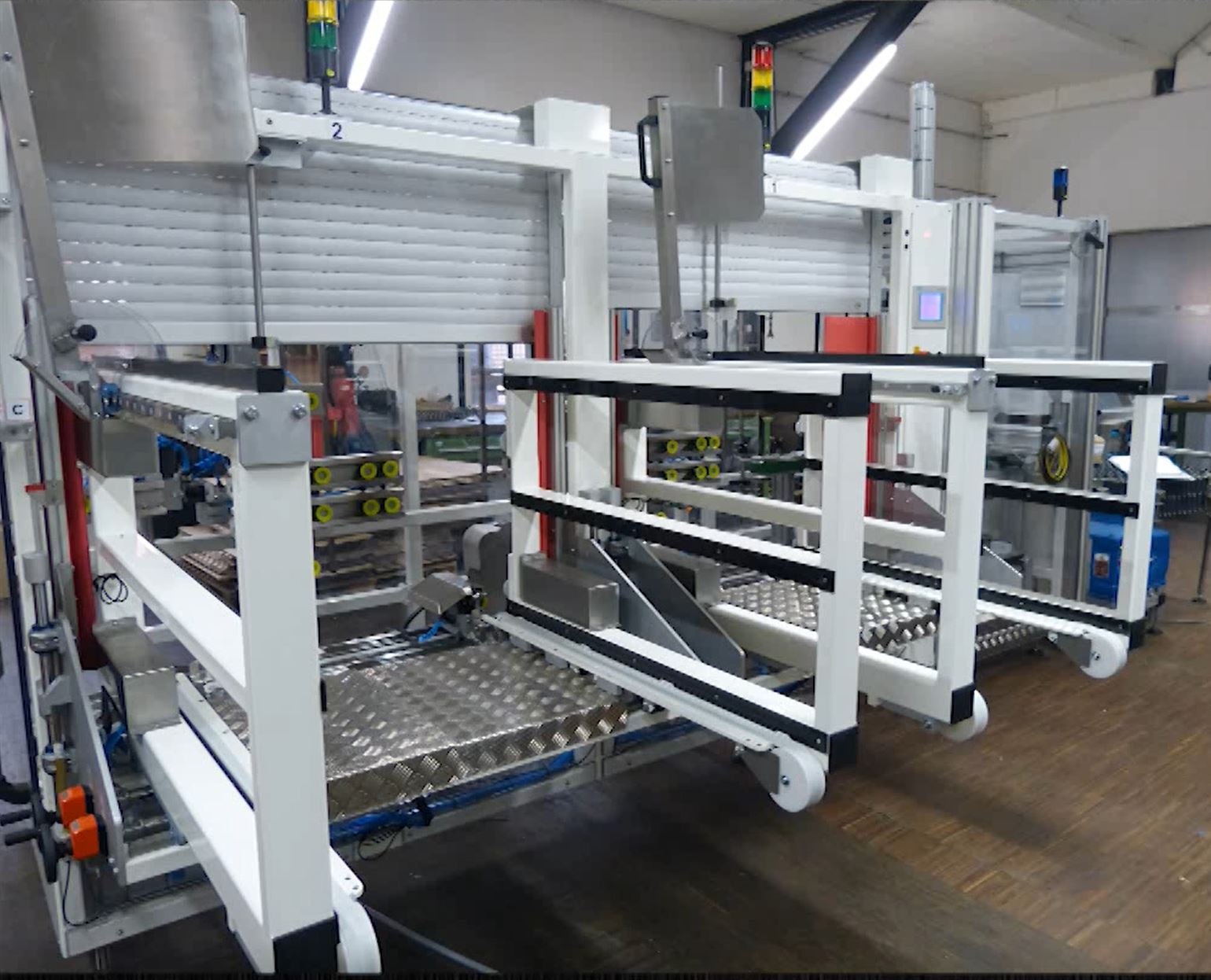 Flexible Case Erector with Double Magazine Raupack UK and Ireland